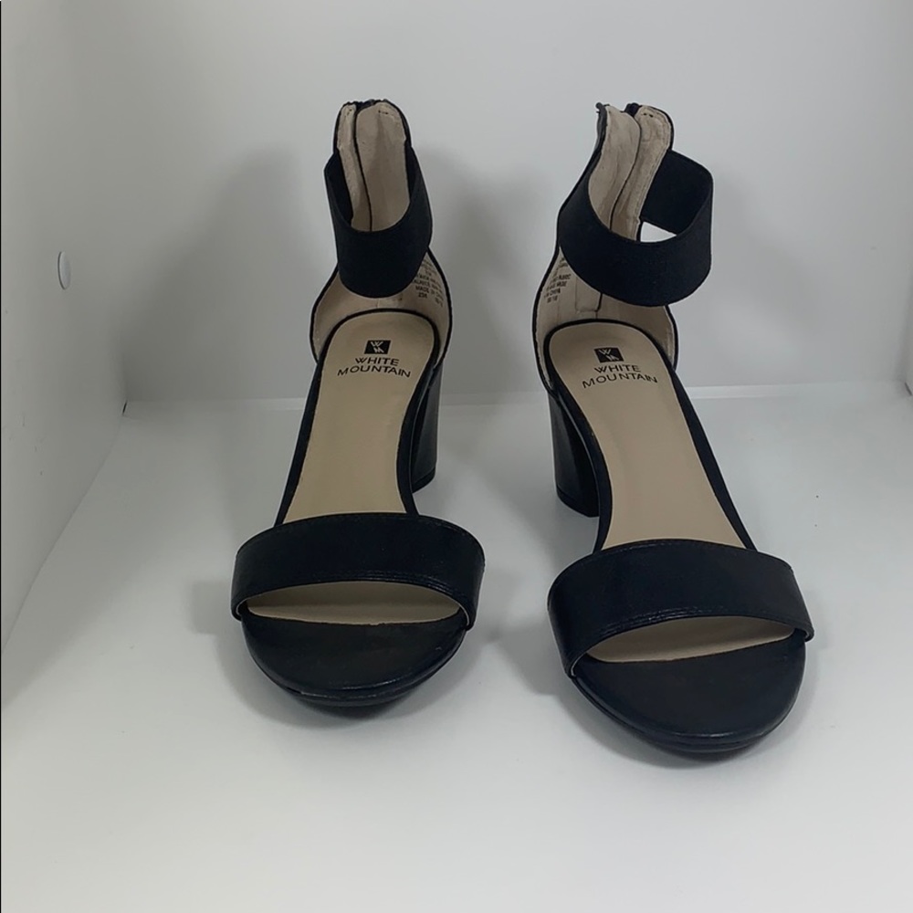 White Mountain Elinie Black Sandal Size 8